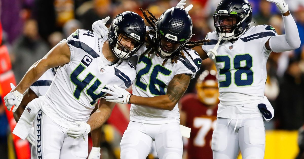 LANDOVER, MD - NOVEMBER 29: Seattle Seahawks wide receiver Penny Hart (19)  during the game between the Seattle Seahawks and the Washington Football  Team on November 29, 2021, at FedEx Field in