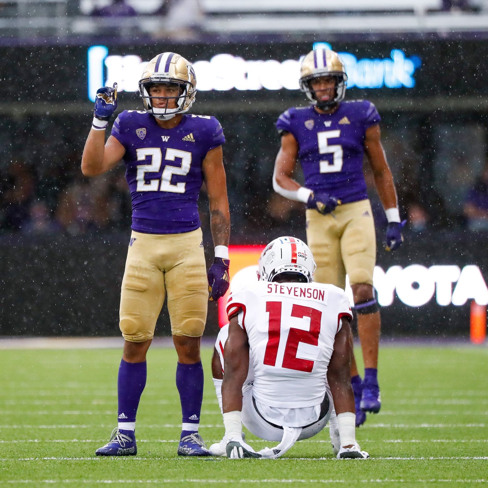 huskies american football