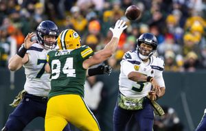 Russell Wilson has abysmal return, Seahawks shutout 17-0 by Packers - Field  Gulls