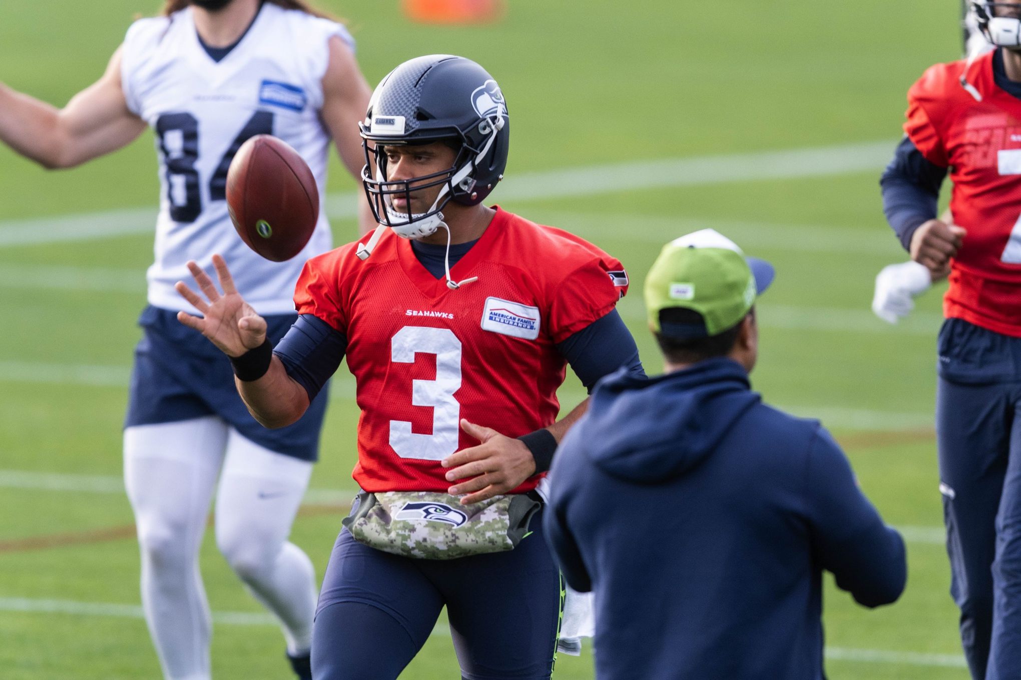 Seahawks QB Russell Wilson 'making progress' in his recovery from finger  surgery, Pete Carroll says