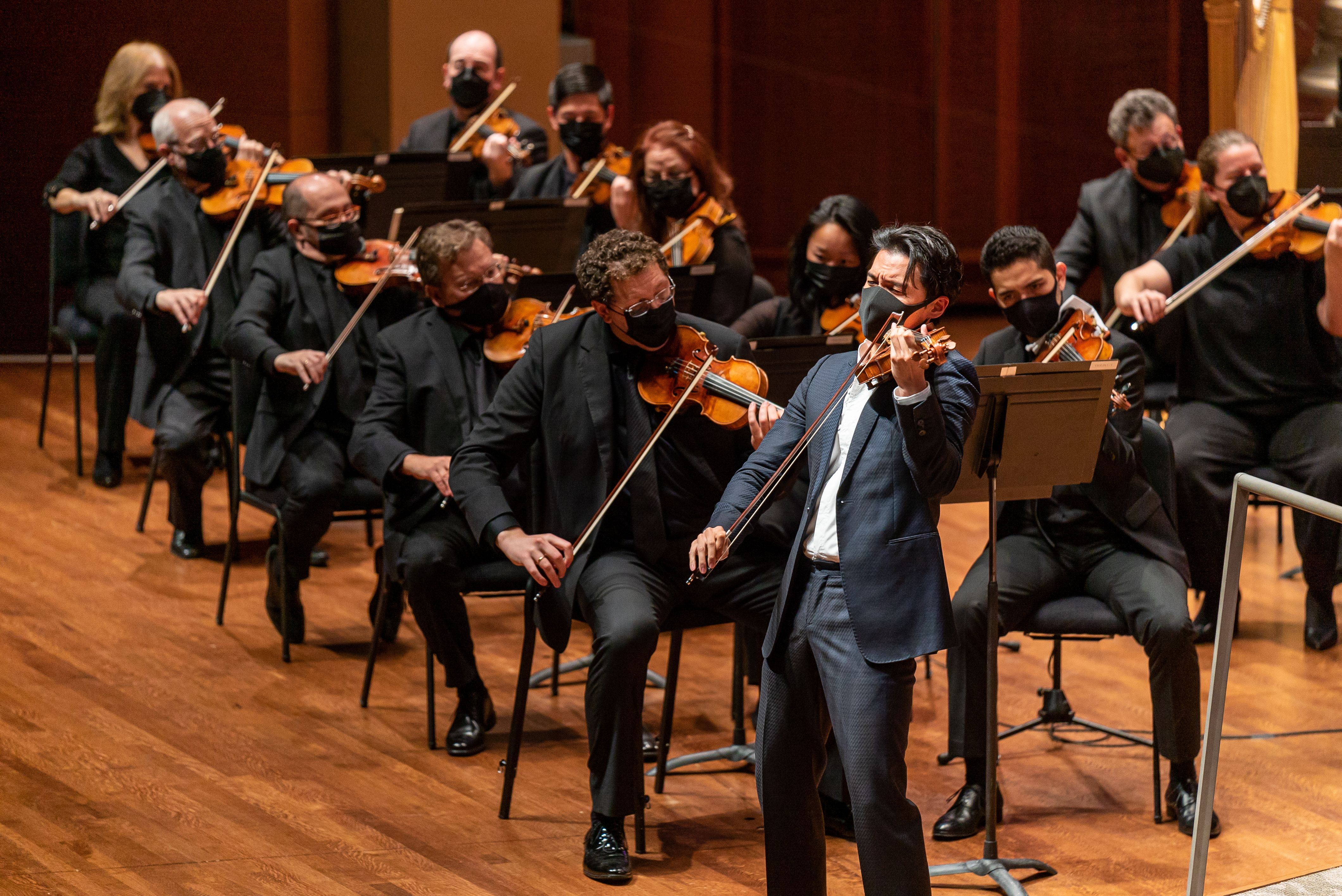 Watch what happens when star soloist Ray Chen's violin string