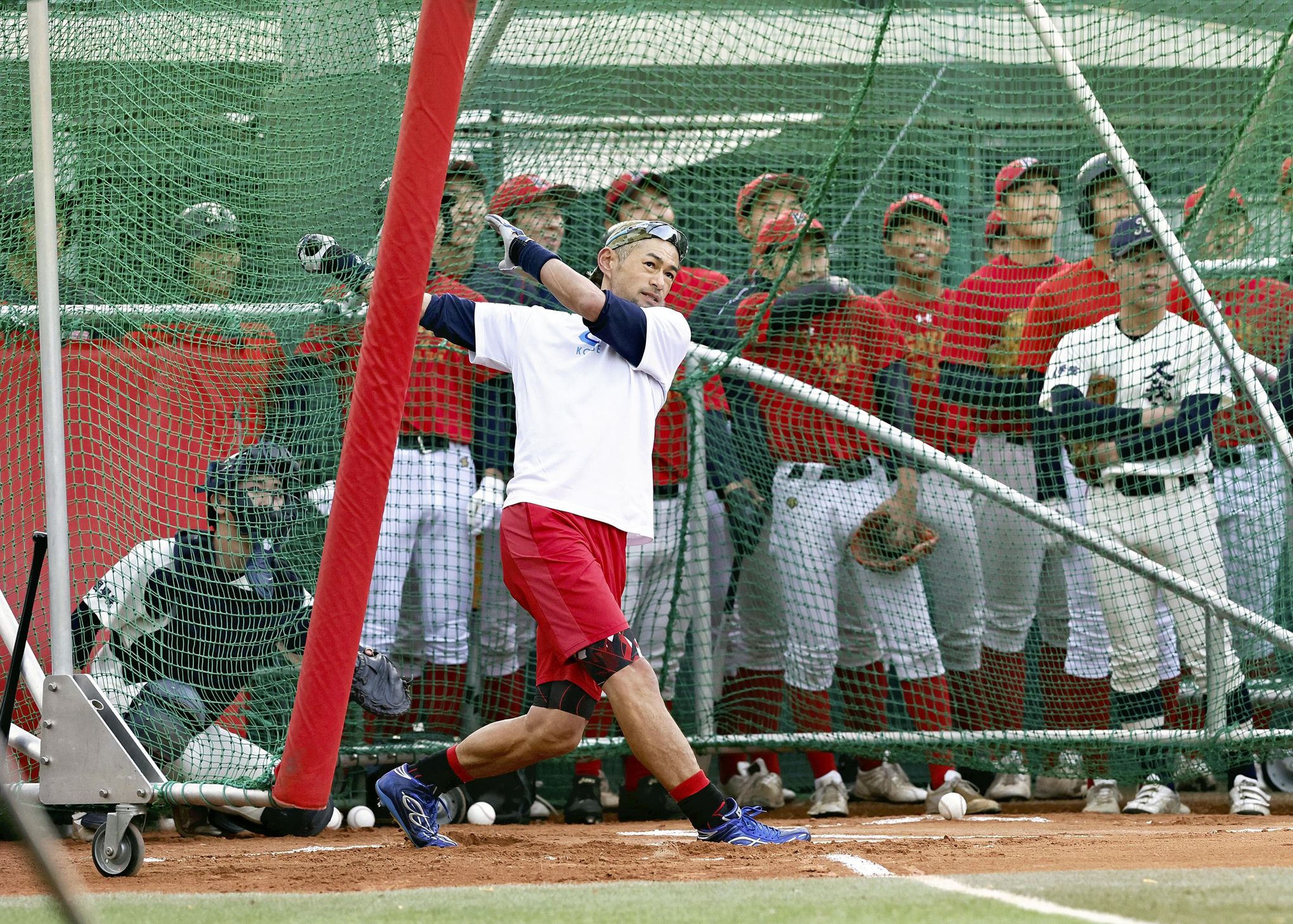 Former Seattle Mariners superstar Ichiro Suzuki visits Chiba Meitoku High  School to hold a clinic for the baseball club students in Chiba City, Chiba  Prefecture on Dec. 3, 2021. ( The Yomiuri