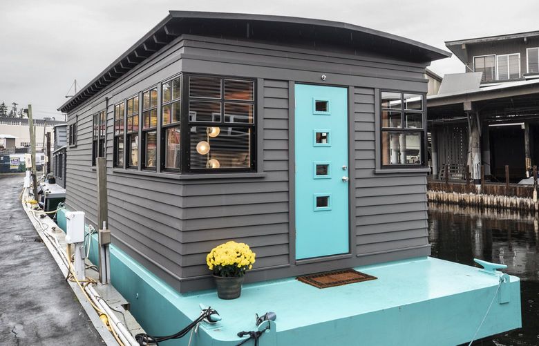 Monday, November 1, 2021.    Pacific Magazine NWLiving update:   Riley and Bill Haggard have finished their houseboat, Real Quiet which is now resting and for sale at a local marina.   218636
