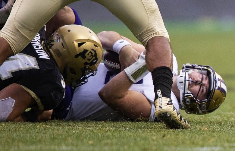 Third and 7 from the 43, Dylan Morris is sacked for a 9-yard loss in the 3rd quarter, forcing a punt.
.
The University of Washington Huskies played the Colorado Buffaloes in NCAA Football Saturday, Nov. 20, 2021, at Folsom Field in Boulder, CO. 218873
