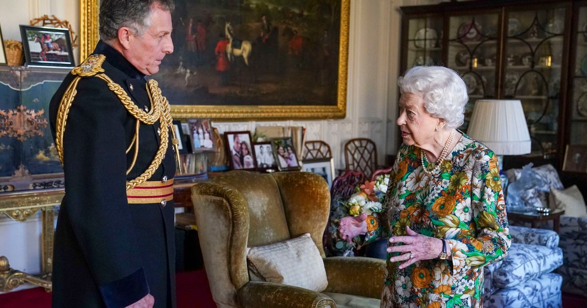 Ratu melakukan audiensi langsung di Kastil Windsor
