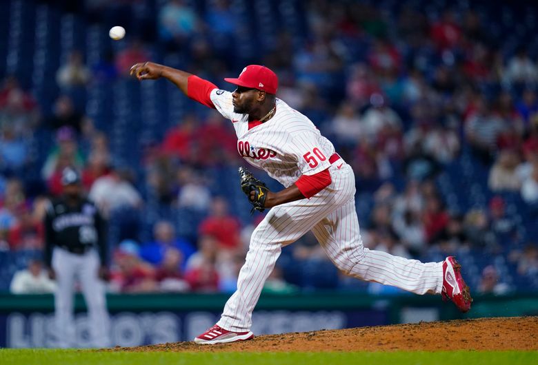 Astros sign RHP Neris to $17 million, 2-year deal | The Seattle Times