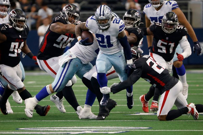 Dallas Cowboys running back Ezekiel Elliott (21) scores a