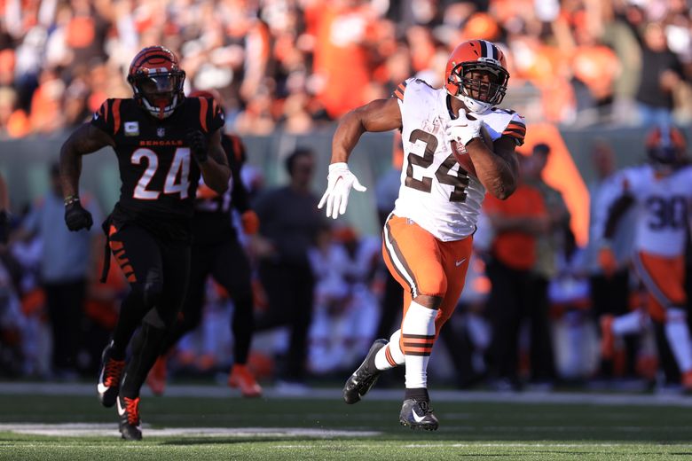 Browns running back Nick Chubb scores a 19 yard touchdown