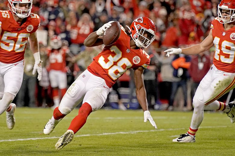 Kansas City Chiefs quarterback Trent Green (L) and running back