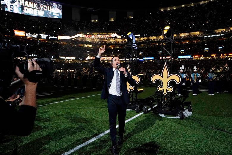 Saints honor Brees at halftime of Thanksgiving night game