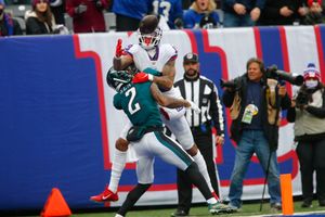 New York Giants surprise Eagles to keep playoff hopes alive