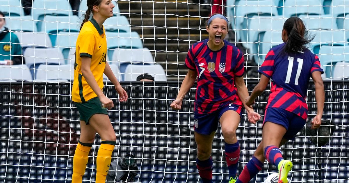 Kemenangan kembali: Wanita AS mengalahkan Australia 3-0