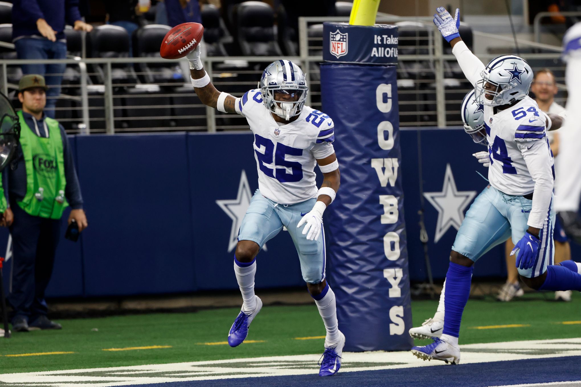 Recovered blocked punt for TD caps off Cowboys' historic first-half scoring  output vs. Falcons