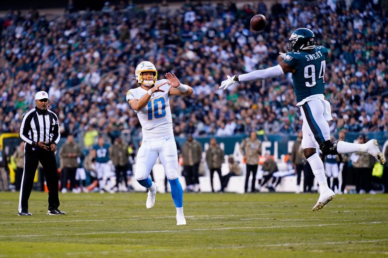 Los Angeles' Justin Herbert has 3 TDs, Chargers beat Eagles 27-24