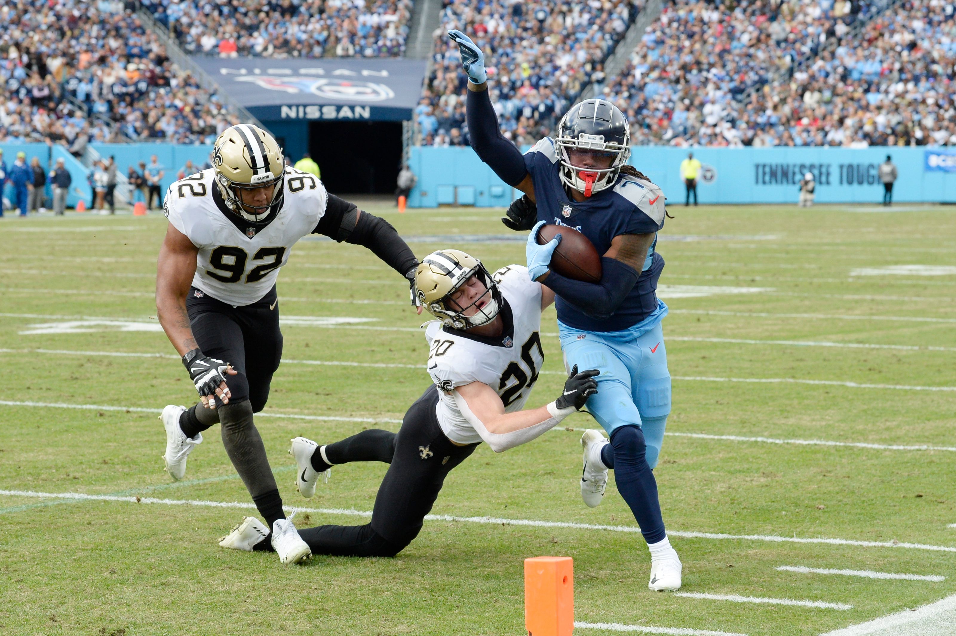 Titans NFL best winning streak now 6 edge Saints 23 21 The