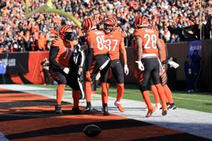 RB Mixon, CB Hilton lead Bengals' home mastery