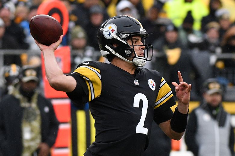 Pittsburgh Steelers quarterback Mason Rudolph (2) passes against