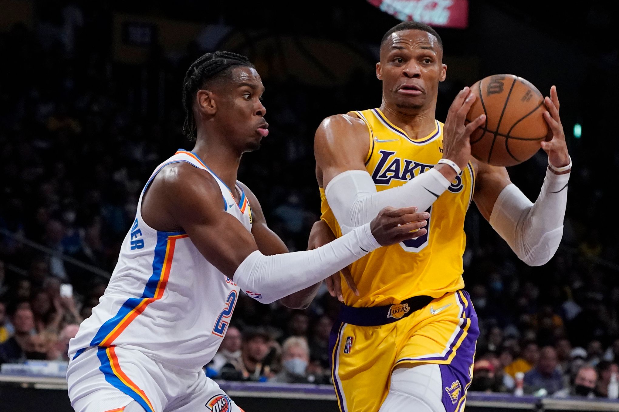 VIDEO: Thunder star Shai Gilgeous-Alexander exits Play-In after