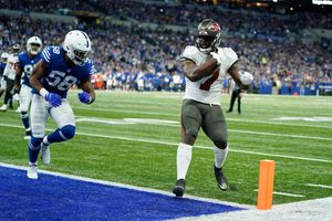 Fournette scores 4 TDs, Brady rallies Bucs past Indy 38-31 - Seattle Sports