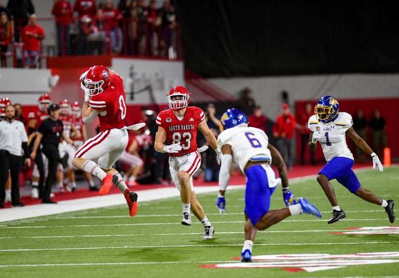 Hail Mary alert, South Dakota beats SDSU 23-20 on final play