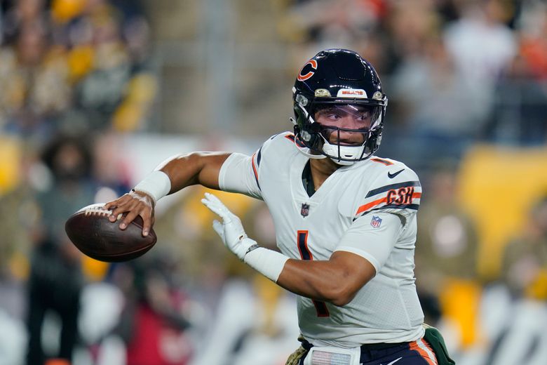 Chicago Bears: Justin Fields' preseason opener, rookie to watch