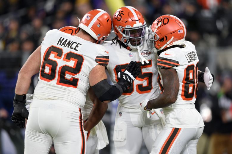 Cleveland Browns wide receiver Jarvis Landry (80) runs downd field