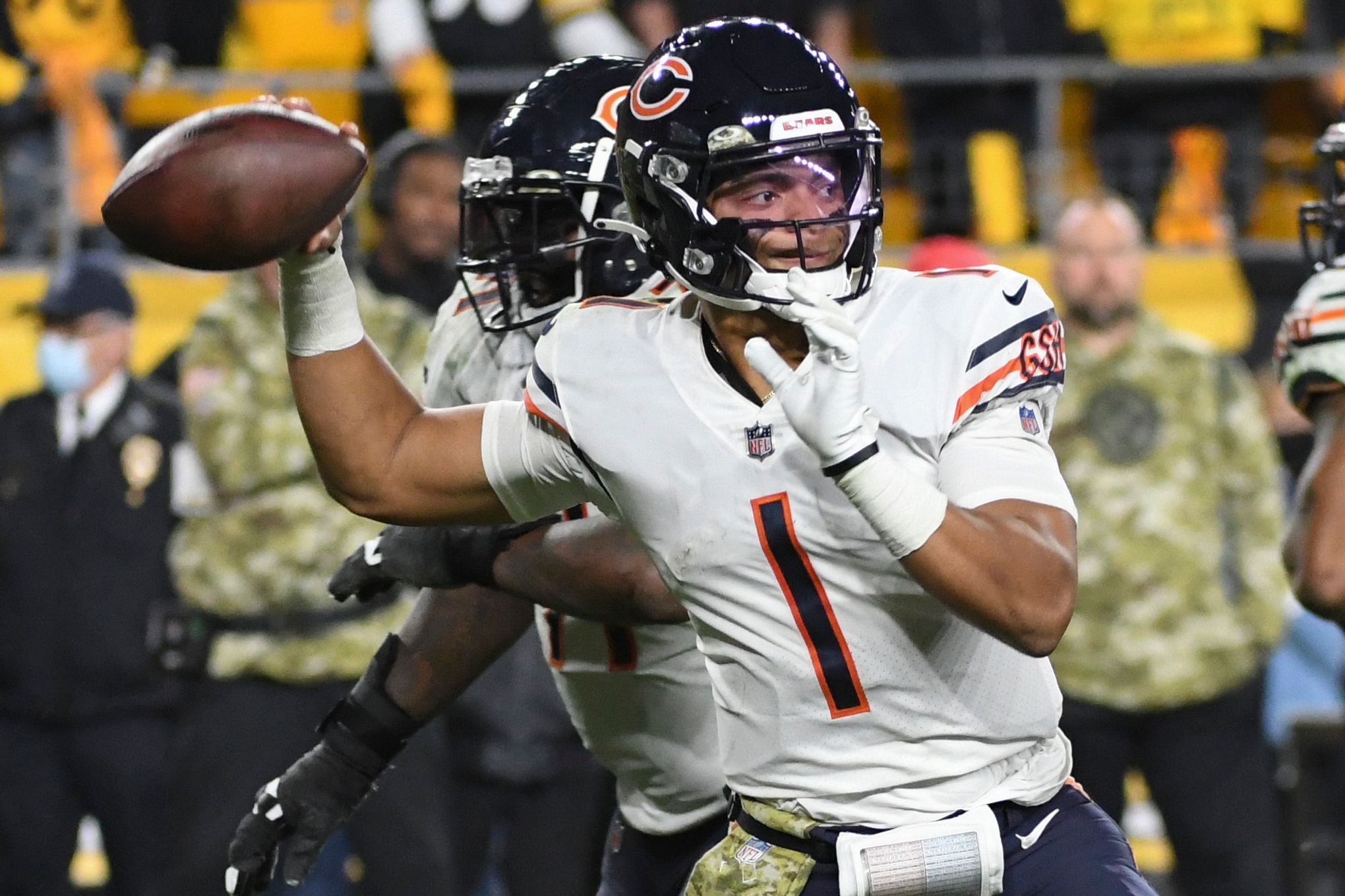 Bears QB Justin Fields Leaves Game with Apparent Injury