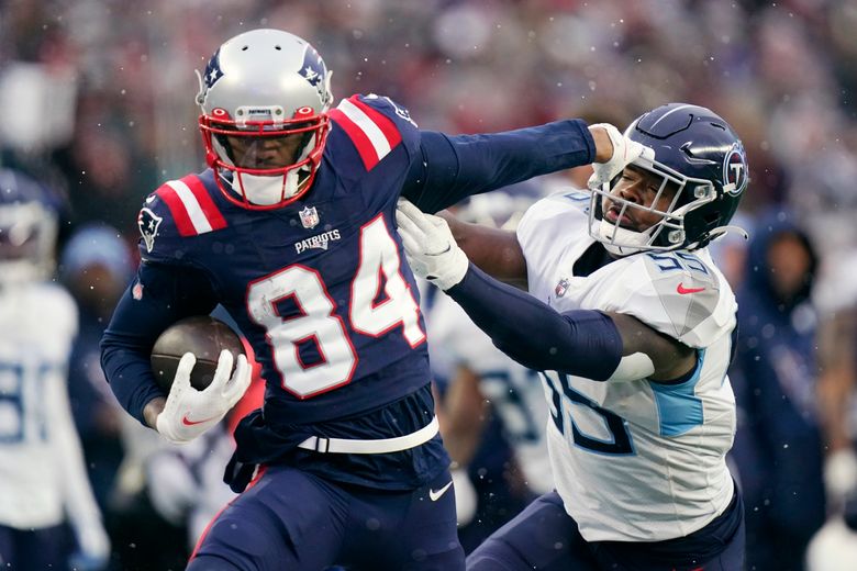 Jones throws 2 TD passes, Patriots roll past Titans 36-13 - Seattle Sports