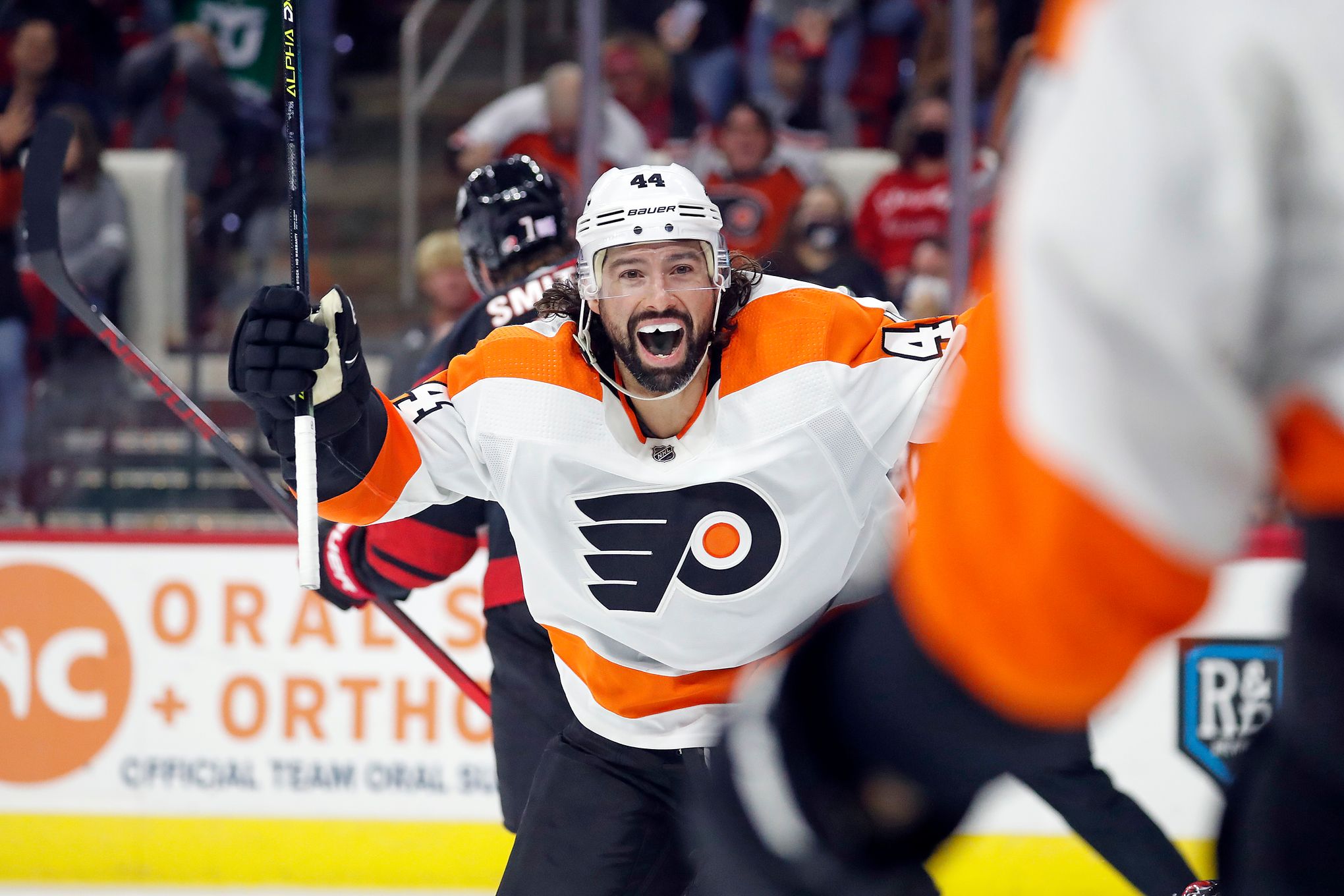 Zack MacEwen has the right tools to become Flyers fan favorite