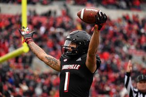 Lamar Jackson's Jersey Retired & Cunningham's 5 TDs lead Louisville's 41-3  over Syracuse