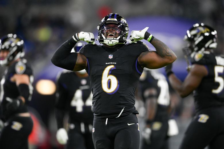 Baltimore Ravens linebacker Patrick Queen (6) runs during an NFL