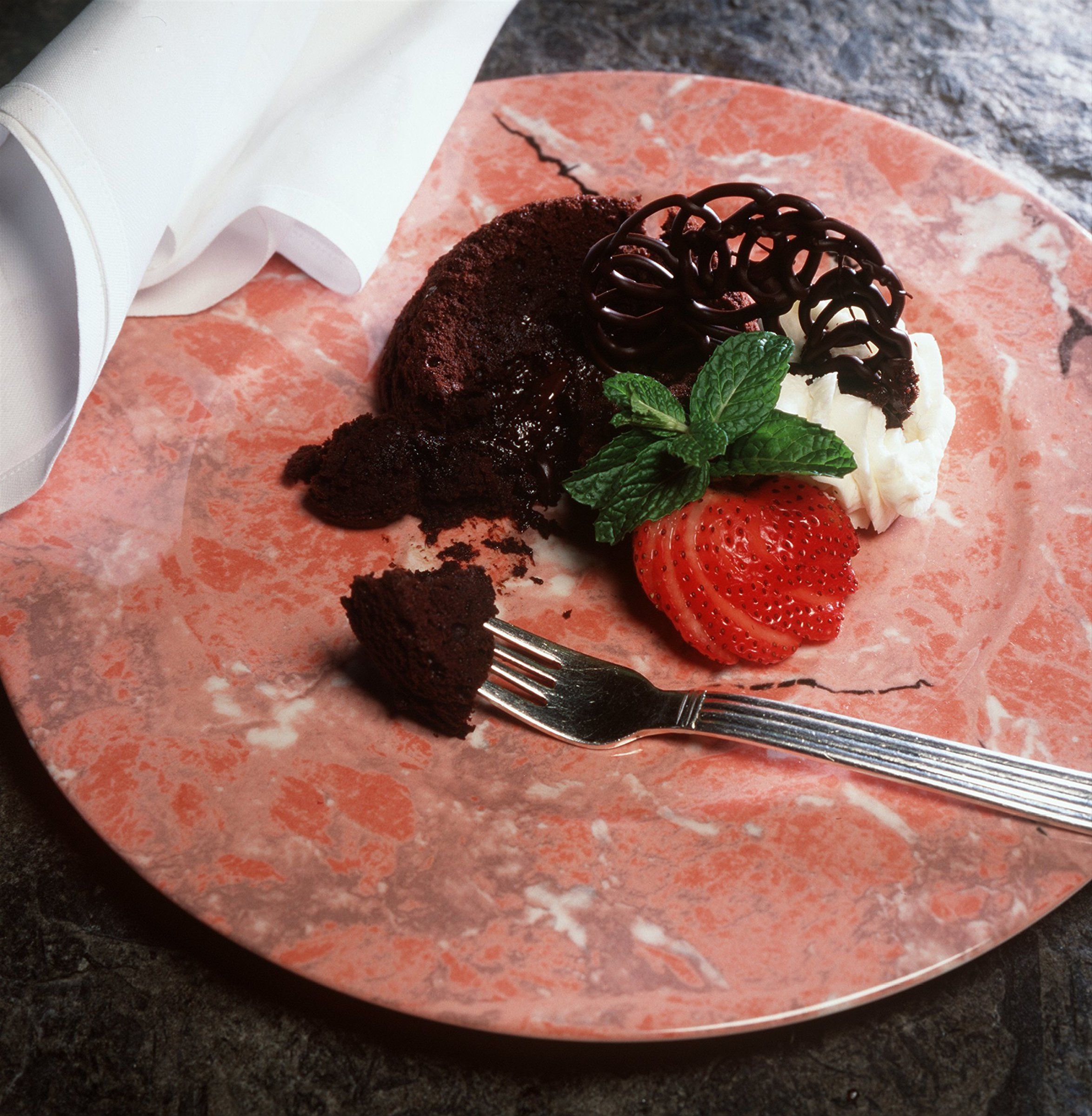 Chocolate Lava Cake (Easy 5-Ingredient Recipe!) - Kirbie's Cravings