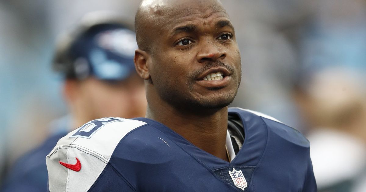 Report: Titans signing Adrian Peterson with Derrick Henry sidelined