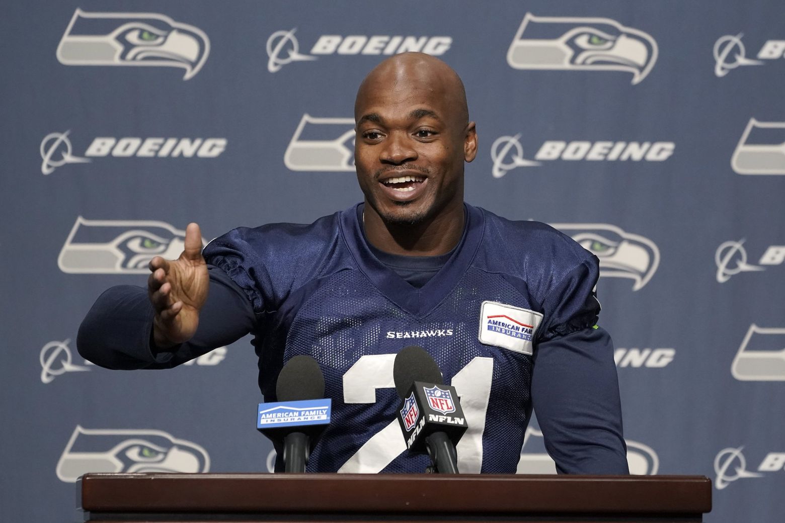 Seahawks RB Adrian Peterson plans 2022 return, considers coaching 