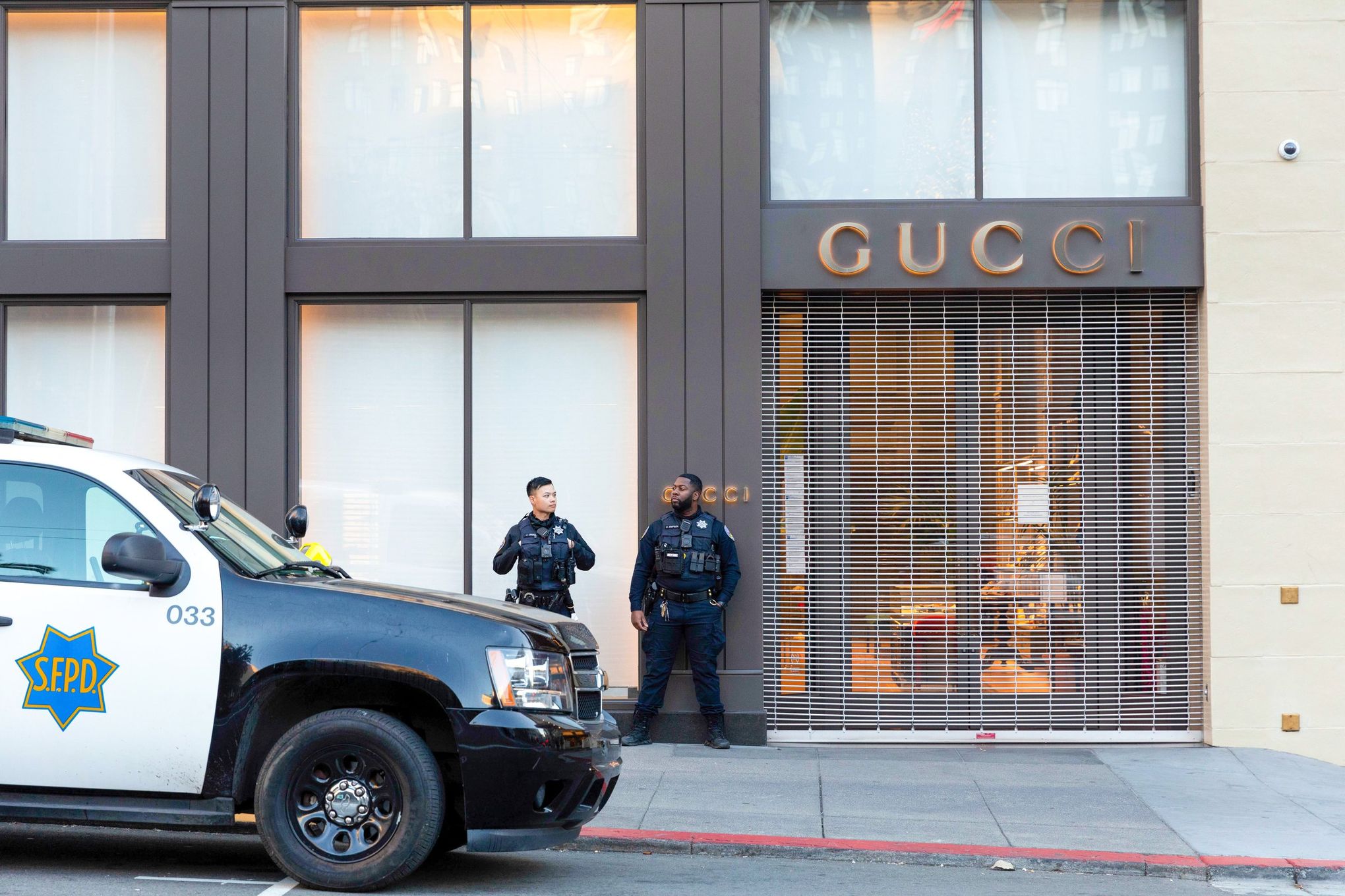 Thieves Steal Items From Louis Vuitton Store in SF's Union Square