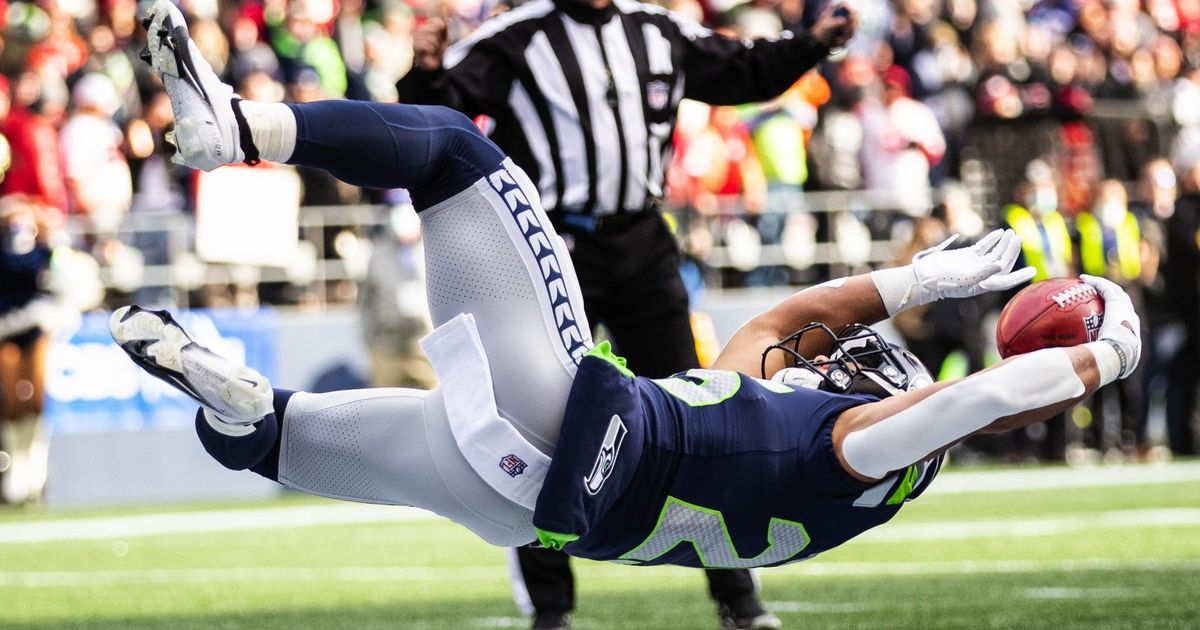 Seattle Seahawks running back Travis Homer (25) catches a pass while  warming up to play the