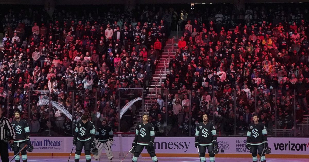 NHL notebook: How safe are fans still attending games amid league's  COVID-19 outbreaks?