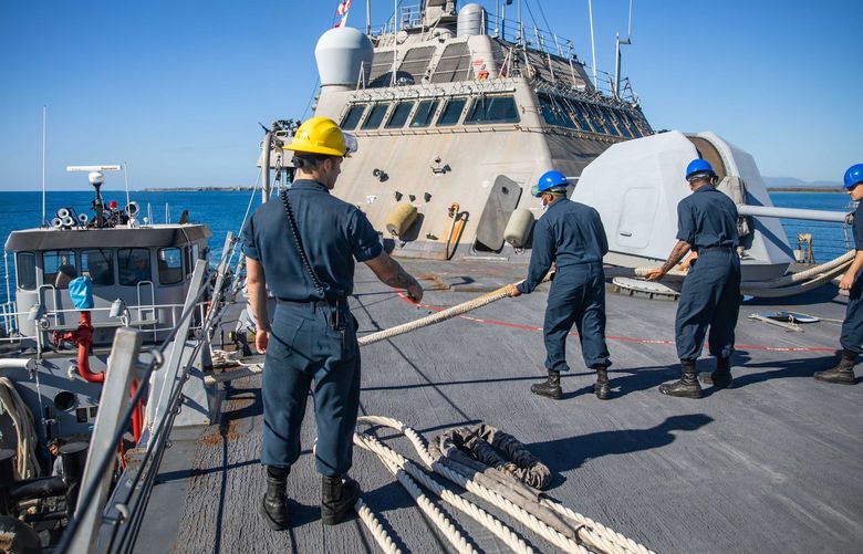 Sailors heave line on the fo’c’sle as the Freedom-variant littoral combat ship USS Milwaukee arrives in Guantanamo Bay, Cuba for a brief stop for fuel and provisions, Dec. 20, 2021. The vessel, normally deployed to intercept drug trafficking in the Caribbean, is battling a coronavirus outbreak among its fully vaccinated crew. (Mass Communication Specialist 2nd Class Danielle Baker/U.S. Navy via The New York Times) – FOR EDITORIAL USE ONLY – XNYT65 XNYT65