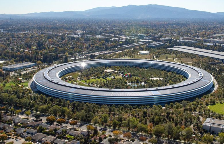 The Apple Park campus stands in this aerial photograph taken above Cupertino, California, U.S., on Wednesday, Oct. 23, 2019.  Photographer: Sam Hall/Bloomberg