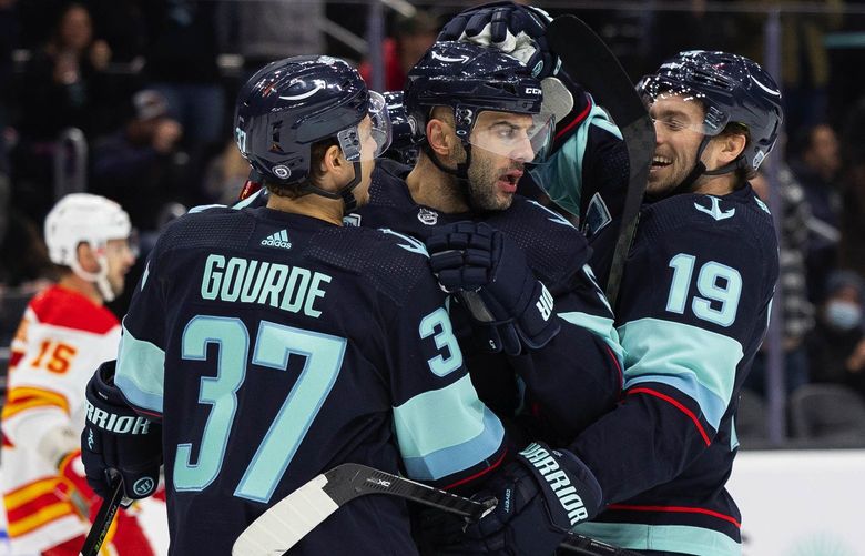 Mark Giordfano scores for Seattle at 5:48 in the 1st period.
.
The Calgary Flames played the Seattle Kraken Thursday, Dec. 30, 2021 at Climate Pledge Arena, in Seattle, WA. 219179