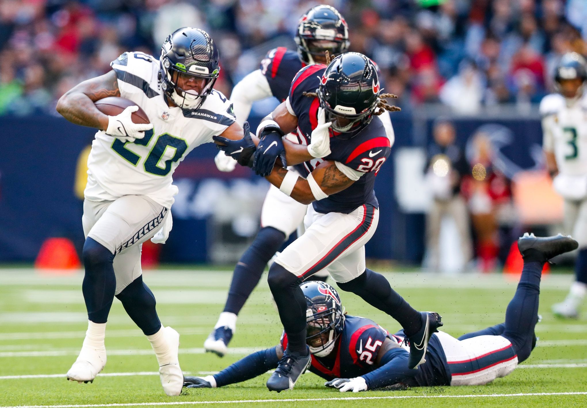 Mills struggles in second half as Seahawks beat Texans 33-13 - The