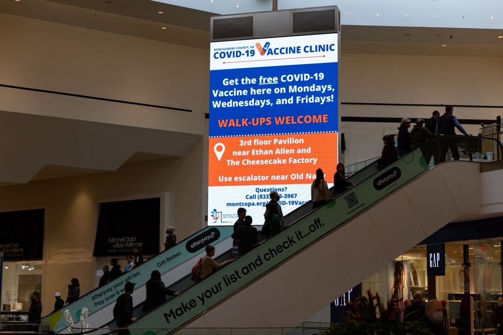 A sign for a Covid-19 Vaccine Clinic at the King of Prussia mall in Pennsylvania, U.S., on Dec. 4. Photographer: Hannah Beier/Bloomberg (Bloomberg)