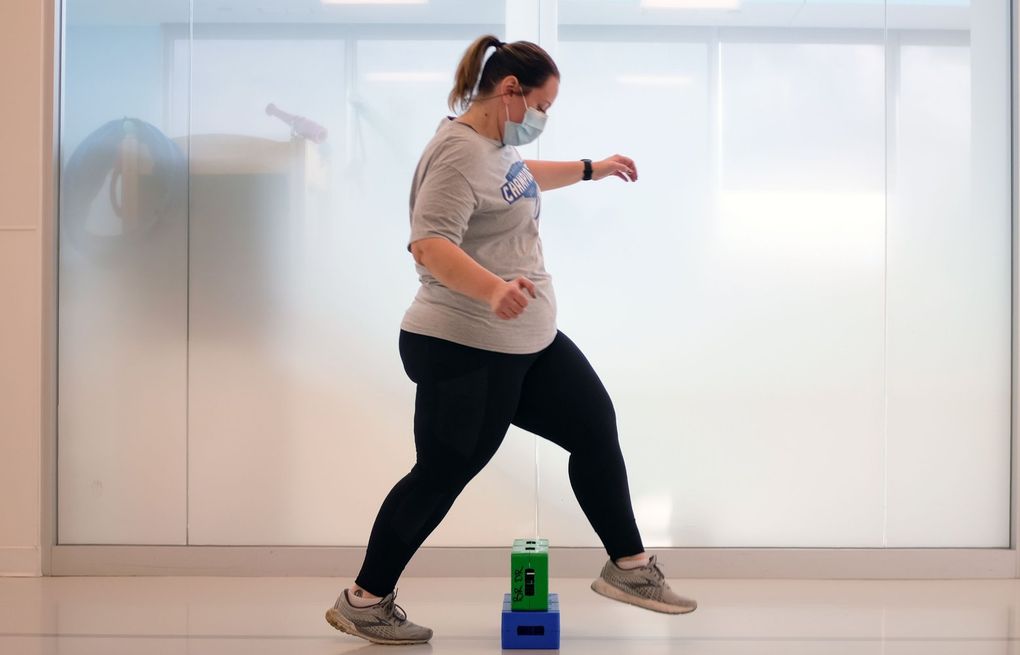 Samantha Lewis works to improve her balance during a therapy session at the Shirley Ryan AbilityLab in Burr Ridge, Ill., Oct. 8, 2021. Lewis is relearning some basic aspects of her daily life after struggling with brain fog and other lingering symptoms for more than a year since being infected with COVID-19. (Alex Wroblewski/The New York Times) XNYT101 XNYT101