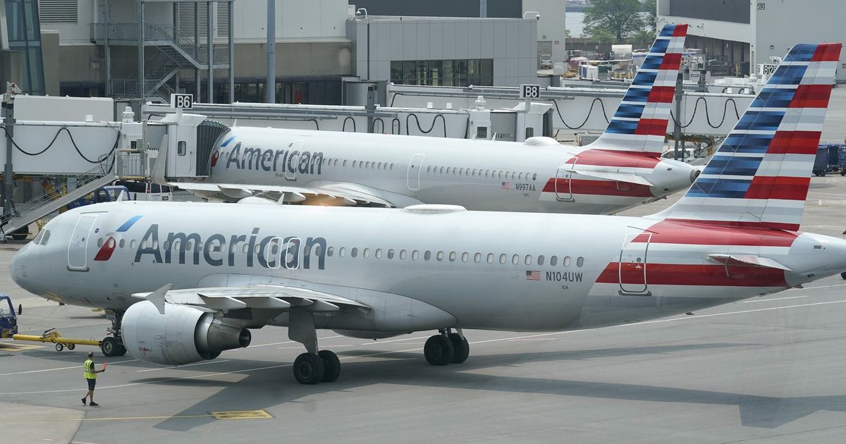 Seorang pria membawa pistol dalam penerbangan American Airlines dari Barbados ke Miami, kata para pejabat