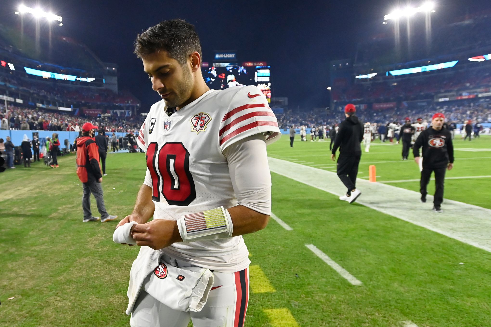 Garoppolo's mistakes plague 49ers in 20-17 loss to Titans