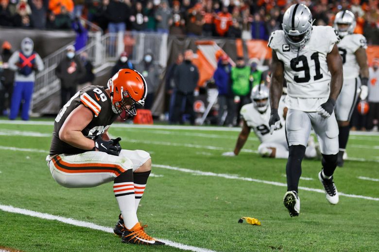 Daniel Carlson field goal gives Raiders win over COVID-ravaged Browns - Los  Angeles Times