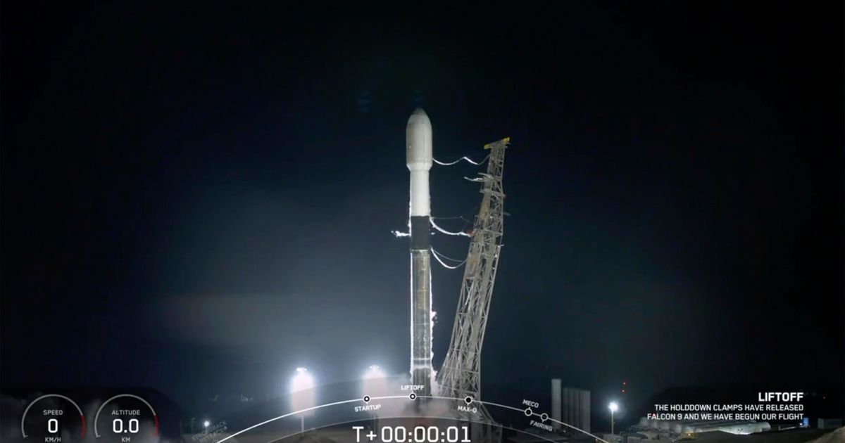 SpaceX meluncurkan 52 satelit Starlink dari pangkalan California