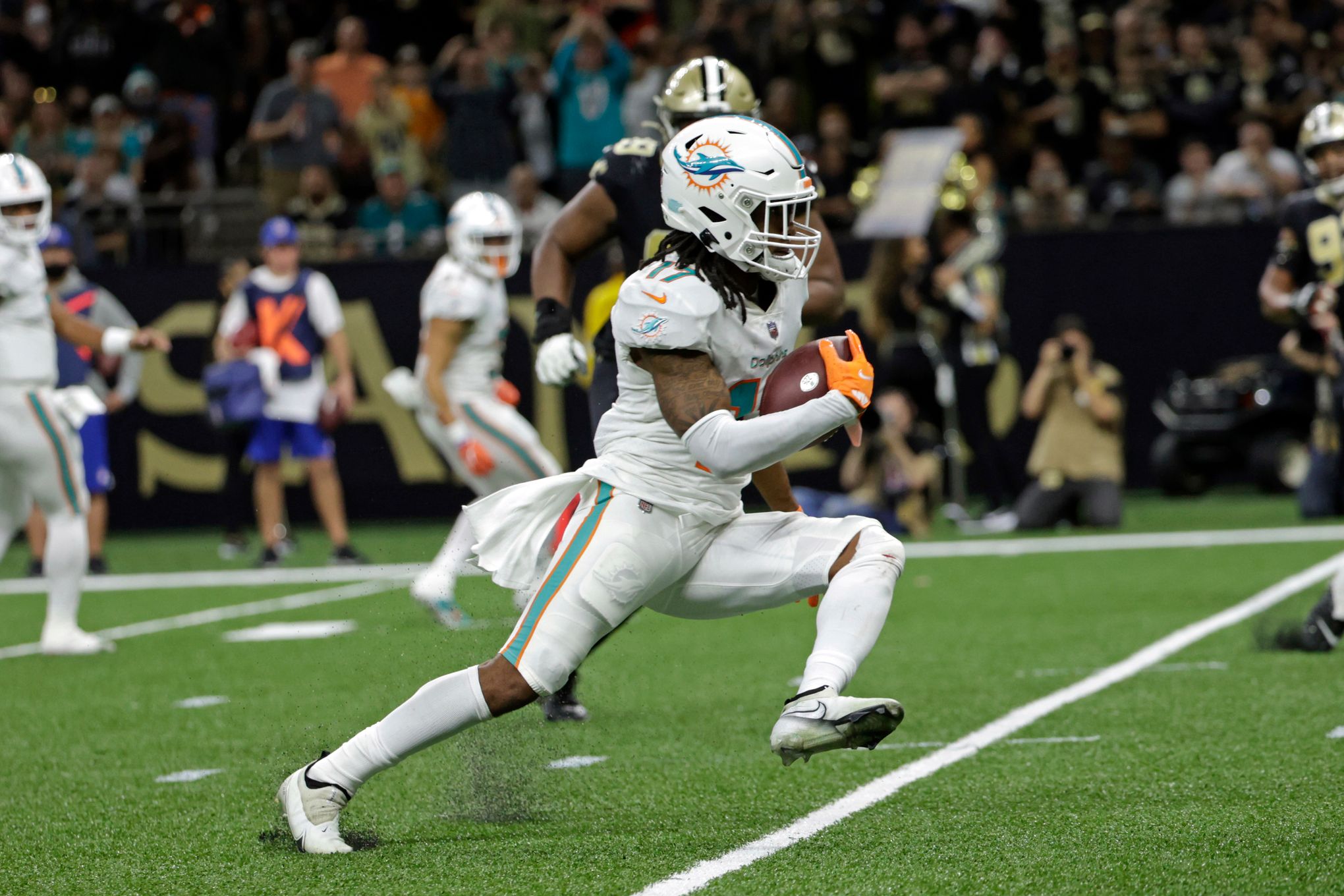 NFL: Dolphins beat Saints to win seventh straight - Los Angeles Times