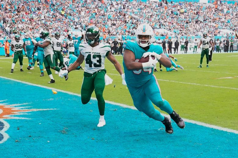 Dolphins extend winning streak to 6, rally past Jets