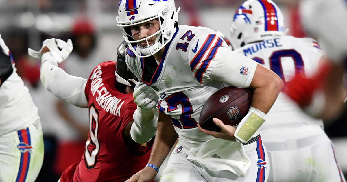 Buffalo Bills defensive tackle Star Lotulelei intends to play 2021